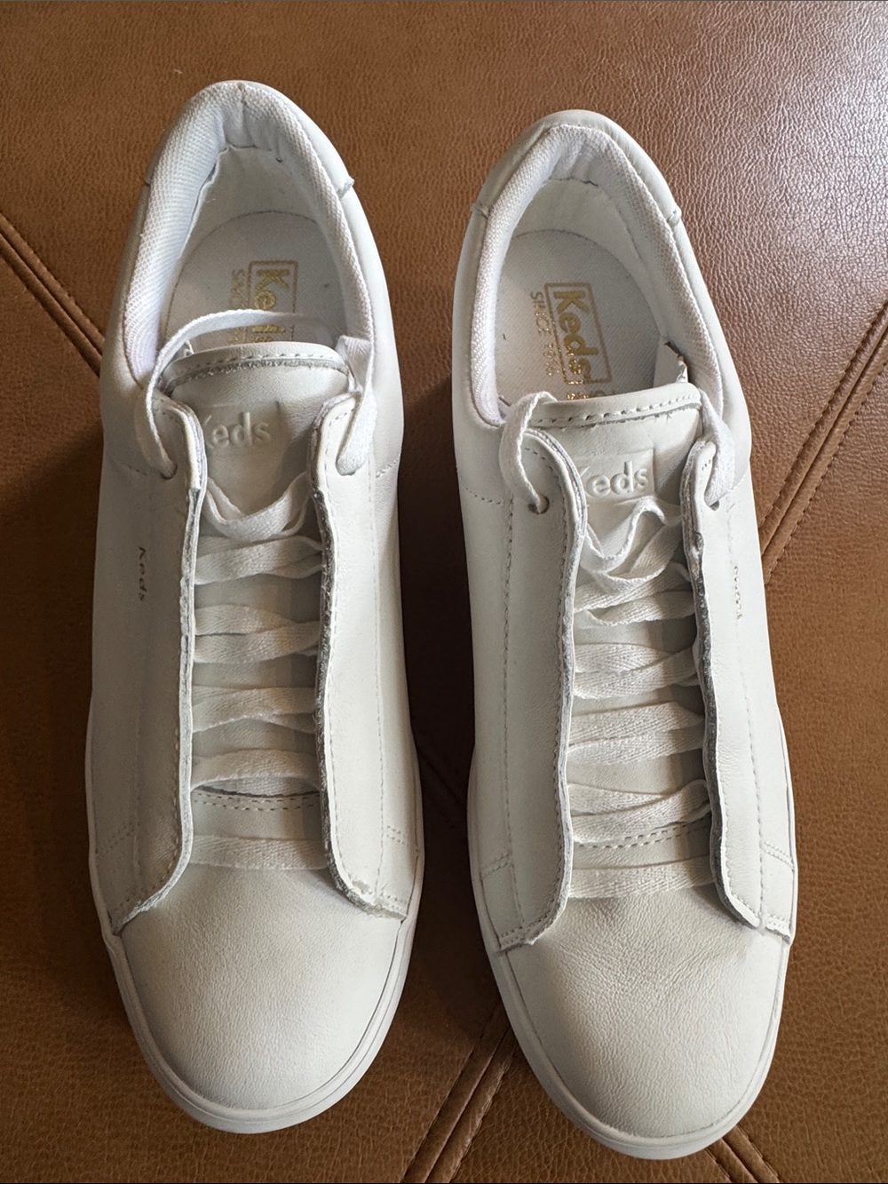 Brand NEW Keds women’s White Leather lace up sneakers sz 8